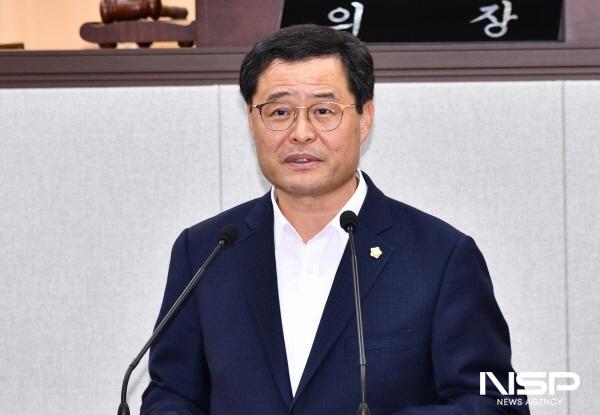 NSP통신-김종길 의원이 제233회 정례회에서 정기명 시장에게 해결하지 못한 지역현안에 대한 대책을 요구하고 있다. (사진 = 여수시의회)