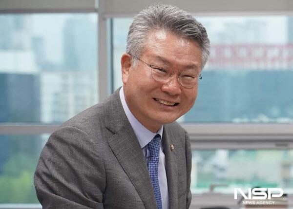 NSP통신-김회재 의원이 근린공원 CCTV 7억 원, 옛철길공원 낙석방지 등 2억 원, 시전육교 승강기 교체 2억 원, 웅천 애시앙 앞 육교 설치공사 9억 원 등 여수지역에 특별교부세 총 20억 원을 확보했다 (사진 = 의원실)