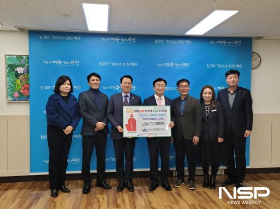 NSP통신-농어촌이동복지사업 후원금 전달식 (사진 = 여수광양항만공사)