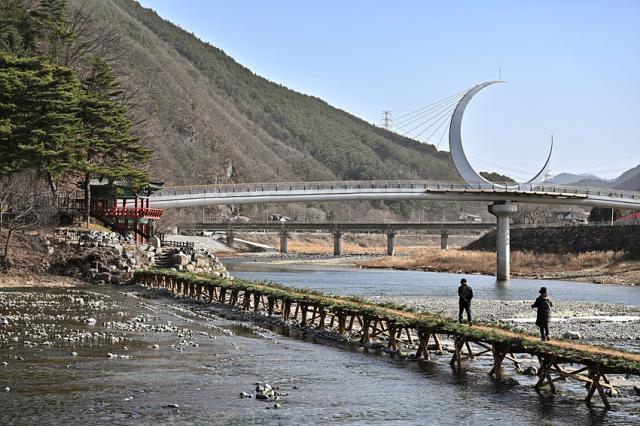 NSP통신-아우라지 섶다리 모습. (사진 = 정선군)