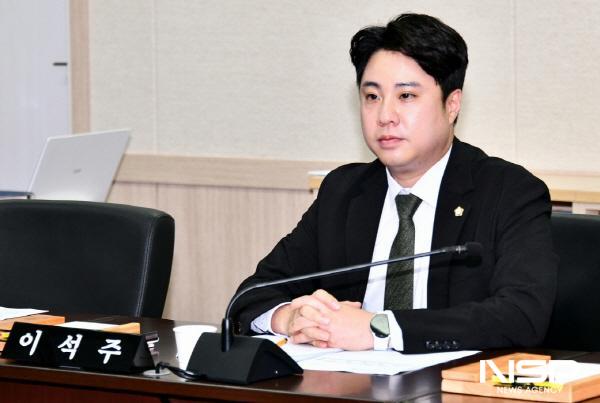 NSP통신-이석주 의원이 여수시 허가부서의 민원인에 대한 태도가 불성실하다고 지적했다. (사진 = 여수시의회)