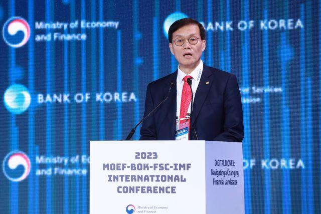 NSP통신-15일 오전 2023년 MOEF-BOK-FSC-IMF 국제컨퍼런스에서 이창용 한국은행 총재가 연설을 하고 있다. (사진 = 한국은행)