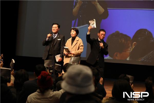 NSP통신-조계원 여수을 국회의원 출마 예정자가 책 민심의 교차로 쌍봉사거리로 출근합니다 출판기념회를 가졌다. (사진 = 조계원 사무소)