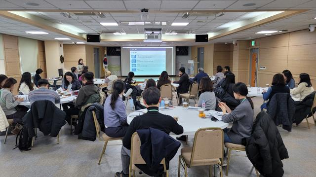 NSP통신-19일 제3차 수원시 인권정책 기본계획 수립 연구용역 공청회가 진행되고 있다. (사진 = 수원시)