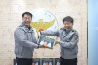 [NSP PHOTO]최병윤 광양경찰서장, 사랑의 핫팩 나눔으로 현장경찰 격려