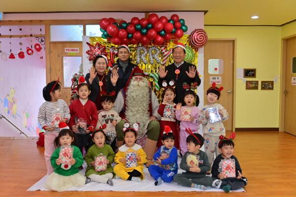 [NSP PHOTO]핀란드에서 온 공인 산타, 봉화군 관내 어린이집과 요양원 깜짝 방문