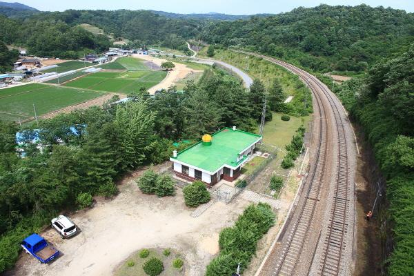 NSP통신-안동시는 35km 중앙선 폐선 구간 복합휴양레포츠으로 재탄생시킨다. 북후면 금계터널에서 일직면 회암터널까지 35km 사업구간을 중앙선 1942로 명명하고 사람과 장소가 잇닿은 매력적인 길 등의 테마로 2029년까지 조성 (사진 = 안동시)