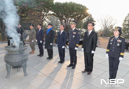 NSP통신-현충탑 참배 (사진 = 광양시청)