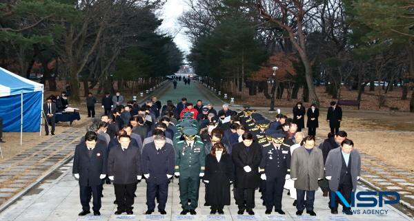 [NSP PHOTO]주낙영 경주시장, 갑진년 청룡의 새해 충혼탑 참배로 업무 시작