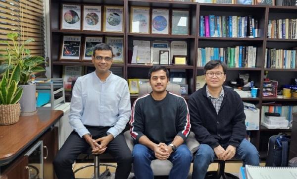 NSP통신-연구진(사진 왼쪽부터 Amit Kumar교수, Anubhab Acharya박사과정, 이인수 교수) (사진 = 포스텍)