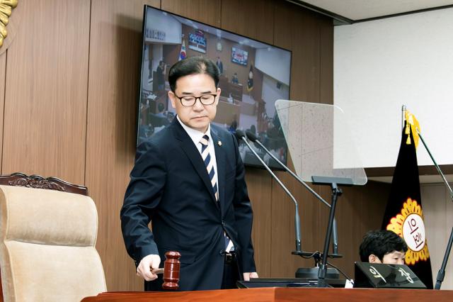 NSP통신-본희의장에서 의사 진행하고 있는 김인수 의장 모습. (사진 = 김포시의회)