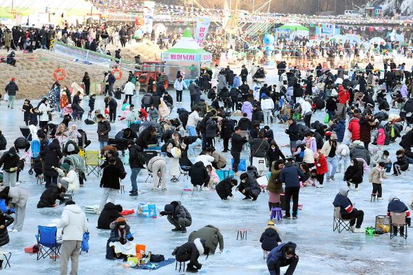 NSP통신-영남지역 대표 겨울축제 2024 안동암산얼음축제취소, 이상고온으로 얼음두께 충분히 확보되지 않아 안전을 위해 취소 결정 (사진 = 안동시)