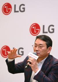 [NSP PHOTO]LG전자 조주완 CEO 신규투자 2배 확대…미래 경쟁력 강화에 올 10조 원 투입