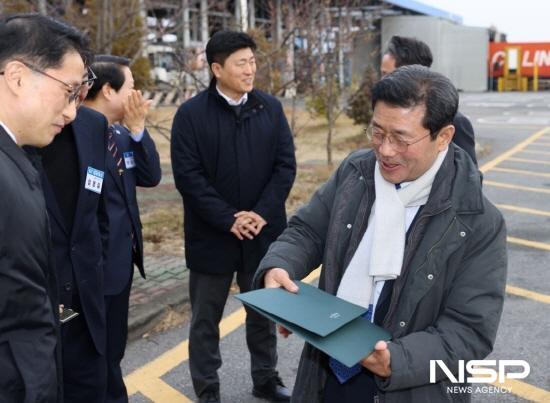 NSP통신-정인화 광양시장 강도형 해수부 장관에 광양항의 현안 사업들에 대한 국비 지원 건의 (사진 = 광양시청)