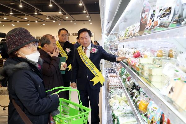 NSP통신-서울특별시 뚝섬역 인근에 있는 안동빌딩 농축특산물 수도권 판매 거점으로 재탄생, 17일 안동시 농축특산물 직거래장터 개장 (사진 = 안동시)