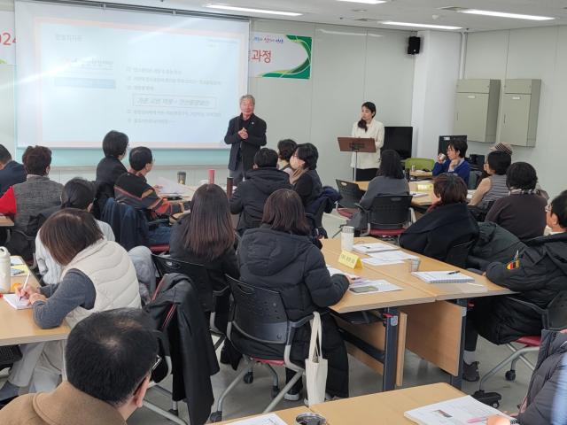 NSP통신-탄소중립학교 환경강사 양성과정 교육 진행 모습. (사진 = 안산환경재단)