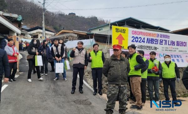 NSP통신-이재혁 사장은 이날 현장에 한 시간 앞서 도착해 공사 직원들과 자원 봉사자들과 인사를 나누었다. (사진 = 김두일기자)