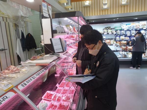 [NSP PHOTO]봉화군, 설 명절 대비 축산물 합동단속 나서