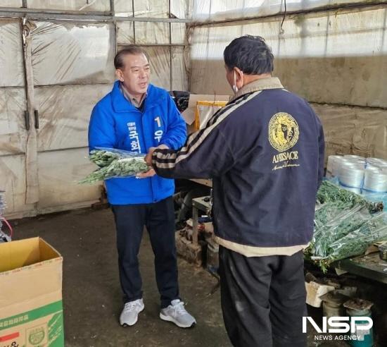 NSP통신-유근기 국회의원 예비후보 폭설 내린 곡성군 농가를 찾아 시설물 안전 점검 (사진 = 유근기 국회의원 예비후보 홍보실)