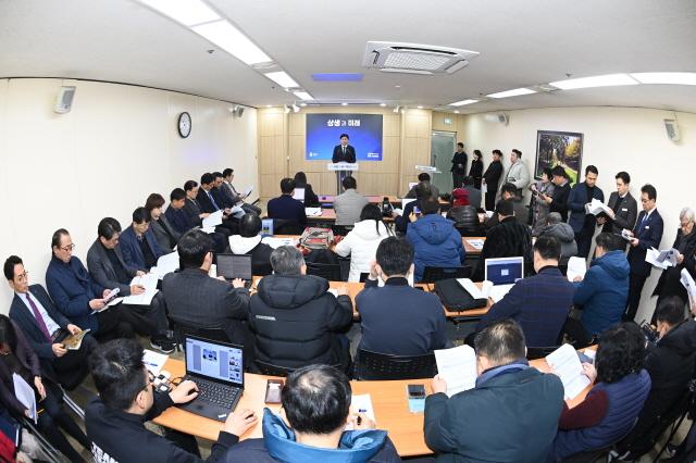 NSP통신-24일 조용익 부천시장이 새해 기자회견을 하는 모습. (사진 = 부천시)
