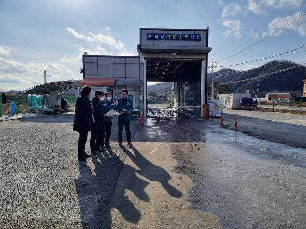 [NSP PHOTO]배진태 봉화부군수, 가축방역 현장 점검...빈틈없는 방역 당부