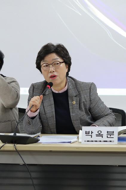 NSP통신-박옥분 경기도의원이 지방 성주류화 정책 확산을 위한 공감토론회를 주재하는 모습. (사진 = 경기도의회)