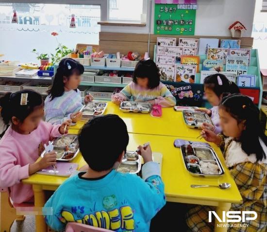 NSP통신-어린이집 식판 세척·소독 (사진 = 광양시청)