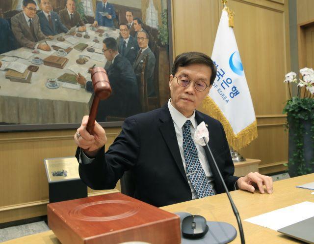 NSP통신-韓国銀行のイ·チャンヨン総裁が11日午前、ソウル中区の韓国銀行で開かれた金融通貨委員会本会議で会議を主宰している。 (Photo = 韓国銀行)