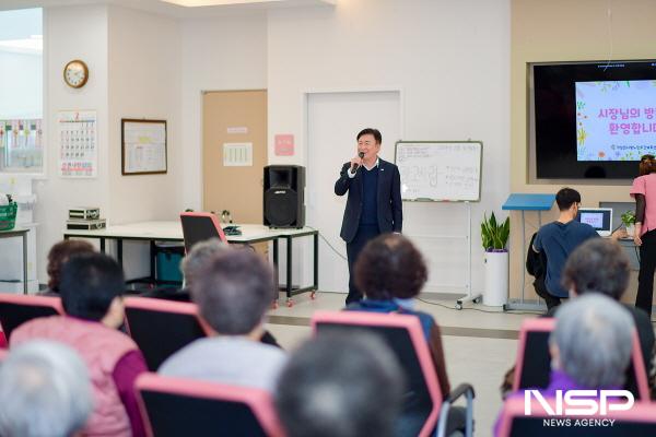 NSP통신-정기명 여수시장이 신월동 소재 가장 큰사랑 노인주간보호센터를 방문했다. (사진 = 여수시)