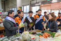 [NSP PHOTO]광양제철소, 광양시와 함께 설 명절맞이 전통시장 민생방문
