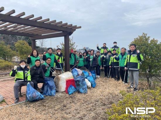 NSP통신-설 명절 맞이 환경정화 활동 (사진 = 광양시청)