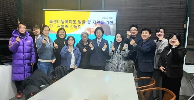 NSP통신-6일 시흥시의회 소담뜰에서 출생 미등록 아동의 발굴 및 지원을 위한 간담회가 열렸다. (사진 = 시흥시의회)