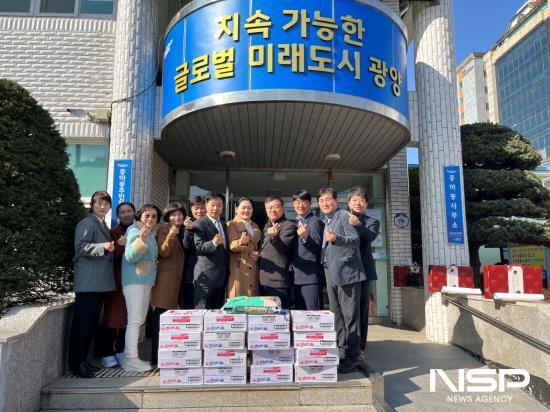 NSP통신-중마동통장협의회 쌀과 라면 전달식 (사진 = 광양시청)