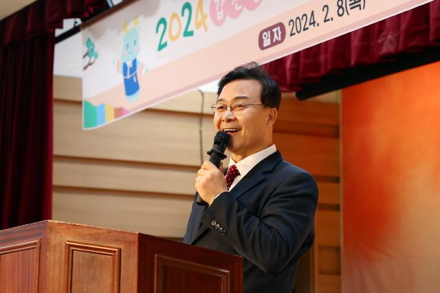 NSP통신-김성제 의왕시장이 아름채 노인 설맞이 행사에서 인사말을 하고 있다. (사진 = 의왕시)
