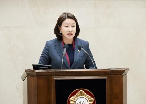 NSP통신-제9대 전반기 부의장에 선출된 김희영 용인시의원. (사진 = 용인특례시의회)