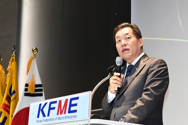 -20일 수원컨벤션센터 이벤트홀에서 열린 4개 구 지부 회장 취임식에서 이재준 수원시장이 축사를 하고 있다 사진 수원시