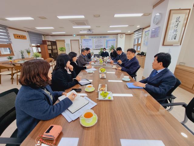 NSP통신-22일 늘봄학교 맞춤 지원을 위한 간담회가 진행되고 있다. (사진 = 경기도교육청)