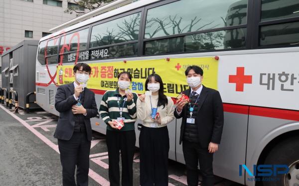 NSP통신-대구파티마병원은 22일 본관 앞에서 대한적십자사와 함께 헌혈버스를 이용한 사랑의 헌혈 캠페인을 진행했다. (사진 = 대구파티마병원)