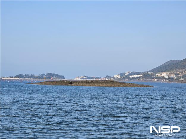 NSP통신-군산지방해양수산청이 부안군 변산반도 인근의 항해 및 조업 선박의 안전을 위해 모항 북서쪽에 있는 간출암에 약 7억원의 예산을 투입해 항로표지(등표)를 설치한다. (사진 = 군신지방해양수산청)