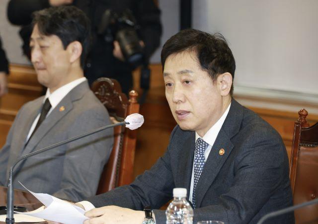 NSP통신-지난 15일 은행장 및 정책금융기관장 간담회에서 김주현 금융위원장이 발언하고 있다. (사진 = 금융위원회)