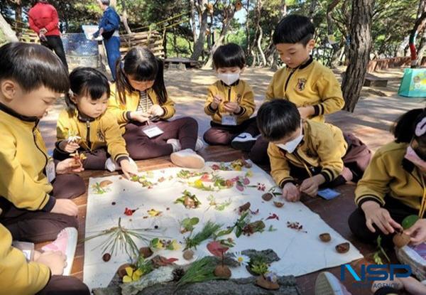 NSP통신-경산시는 오는 3월 4일부터 12월 13일까지 관내 유아숲체험원 2개소(삼성현, 비호동산)에서 2024년 유아숲체험원 프로그램을 운영한다. (사진 = 경산시)