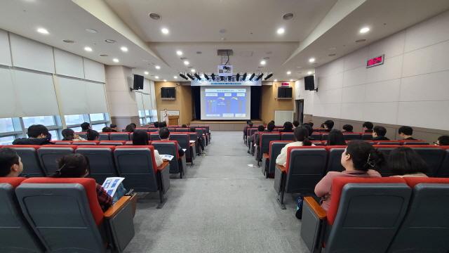 NSP통신-경기평택항만공사가 평택항 유관기관 합동 부패방지교육을 진행하고 있다. (사진 = 경기평택항만공사)