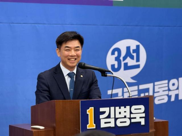 NSP통신-김병욱 국회의원이 5일 오전 성남시의회에서 재건축 공약을 발표하고 있다. (사진 = 김병욱 의원실)