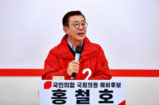 NSP통신-홍철호 후보가 출마기자 회견에서 발언하고 있는 모습. (사진 = 홍철호선거캠프)