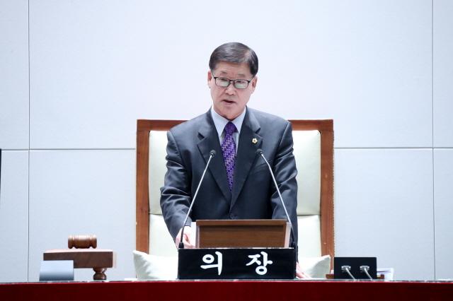 NSP통신-박광순 성남시의회 의장이 11일 열린 제291회 임시회 제2차 본회의에서 폐회사를 하고 있다. (사진 = 성남시의회)