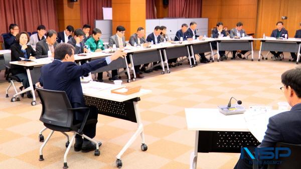 NSP통신-김천시는 15일 시청 2층 회의실에서 2025년도 주요 사업 국·도비 확보 보고회를 개최해 내년도 국비 확보를 위한 본격적인 활동에 나섰다. (사진 = 김천시)