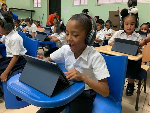 NSP통신-디지털 학습프로그램으로 공부하는 초등학생들