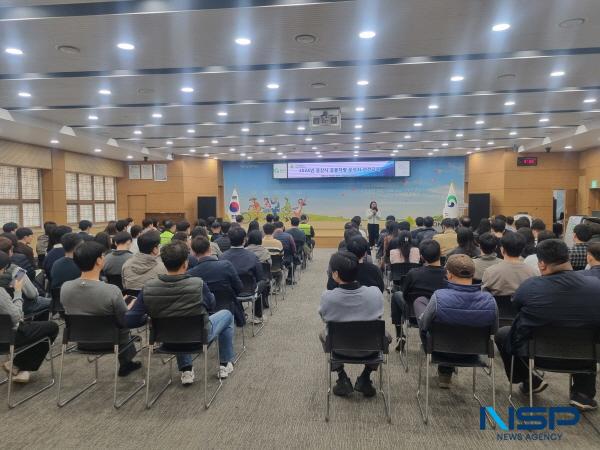 NSP통신-경산시는 18일 시청 대회의실에서 본청, 사업소 및 읍면동 행정복지센터를 포함한 전 부서 공용차량 운전직원과 관리 담당자 130여 명을 대상으로 공용차량 안전 운행 교육을 했다. (사진 = 경산시)