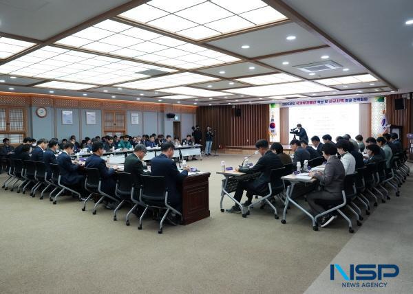 NSP통신-영천시는 19일 최기문 시장의 주재로 국·소장과 전 부서장이 함께 모인 가운데 2025년도 국가투자예산 확보 및 신규시책 발굴 전략회의 를 개최했다. (사진 = 영천시)