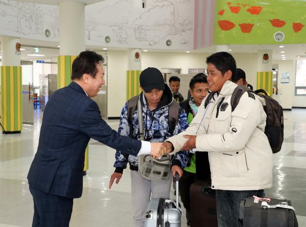 [NSP PHOTO]안동시, 상반기 외국인 계절근로자 입국 시작